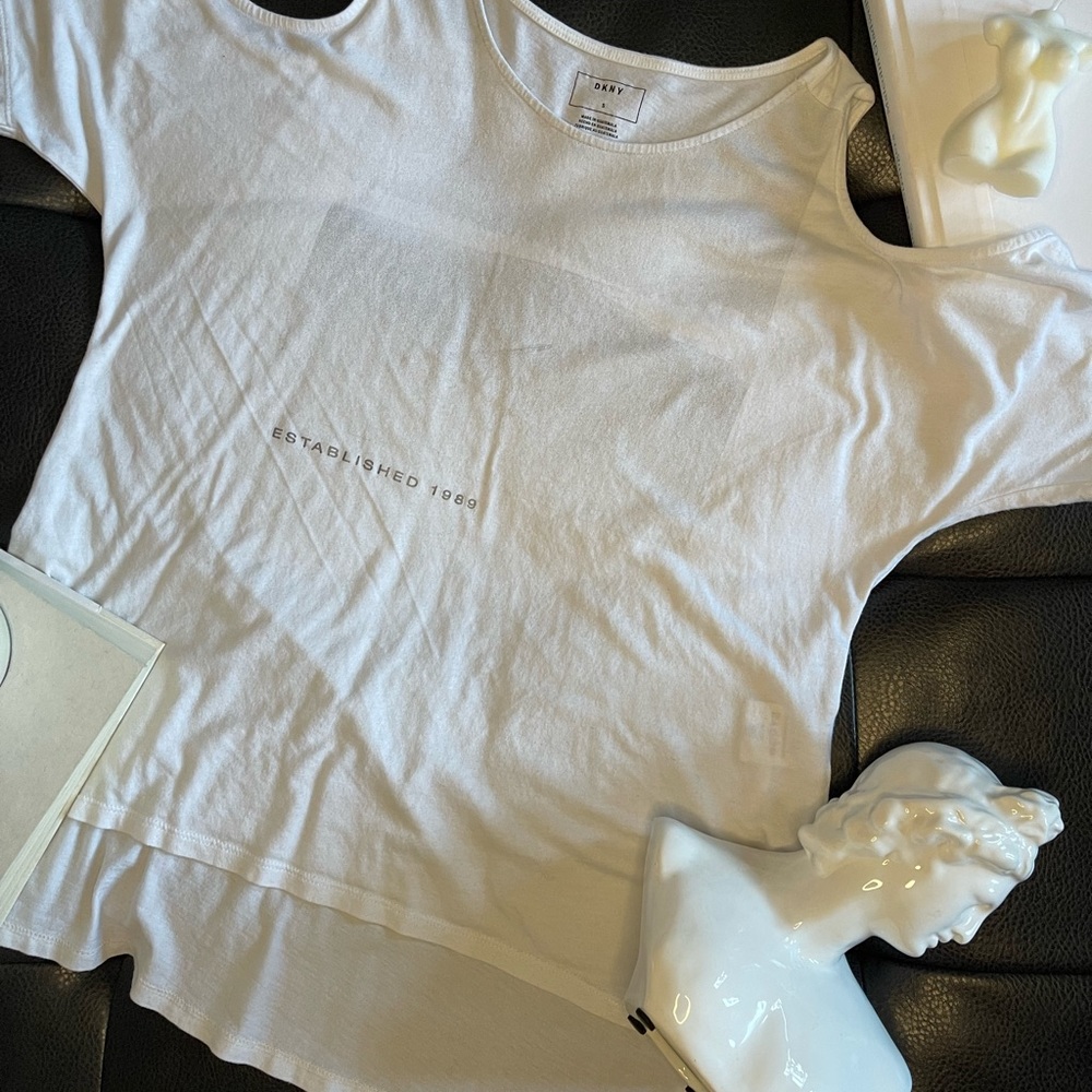 DKNY top